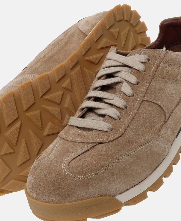 Sneaker
