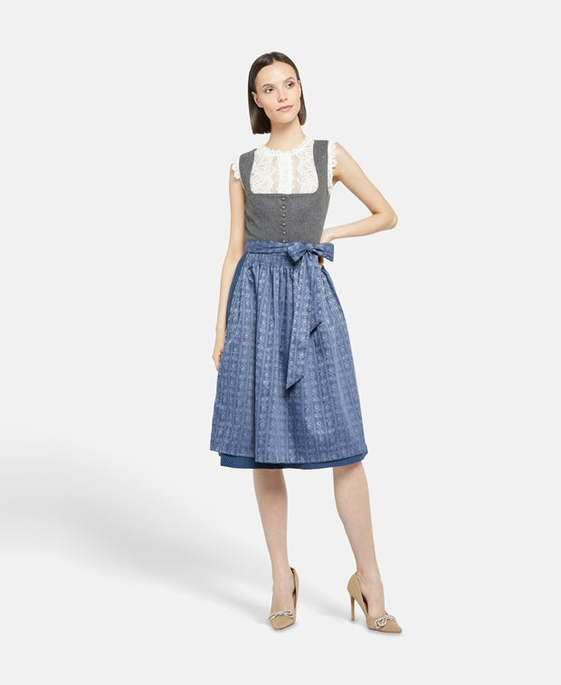 Dirndl mit Schürze