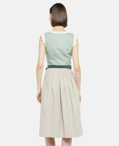Dirndl mit Schürze