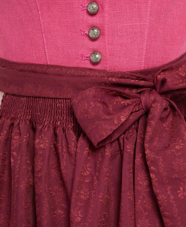 Dirndl mit Schürze
