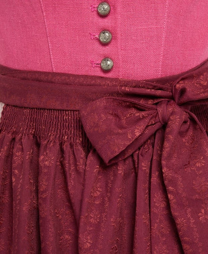 Dirndl mit Schürze