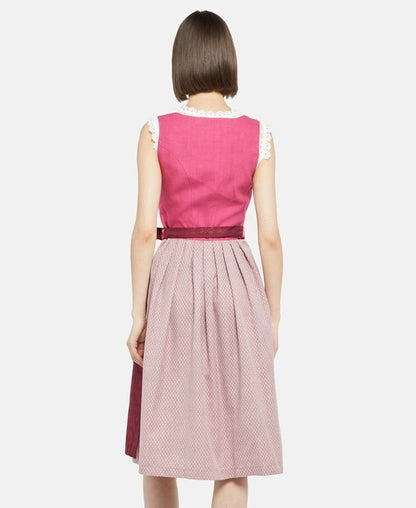Dirndl mit Schürze