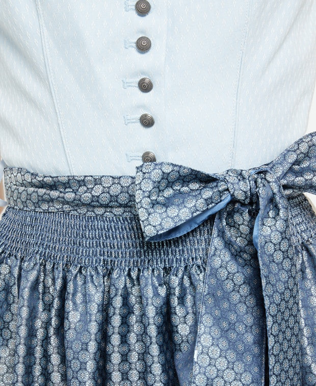 Dirndl mit Schürze
