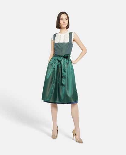 Dirndl mit Schürze