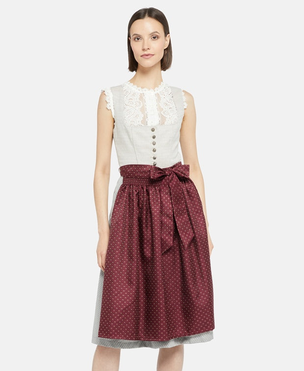 Dirndl mit Schürze