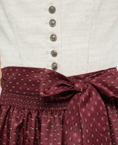 Dirndl mit Schürze