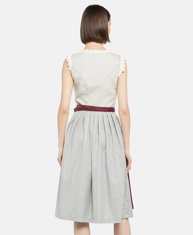 Dirndl mit Schürze