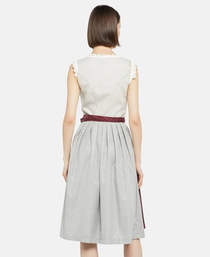 Dirndl mit Schürze