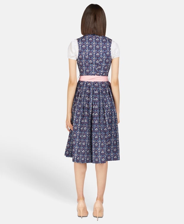 Dirndl mit Schürze