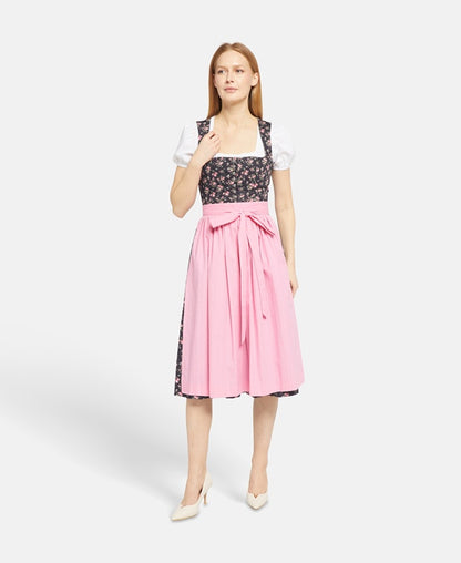 Dirndl mit Schürze