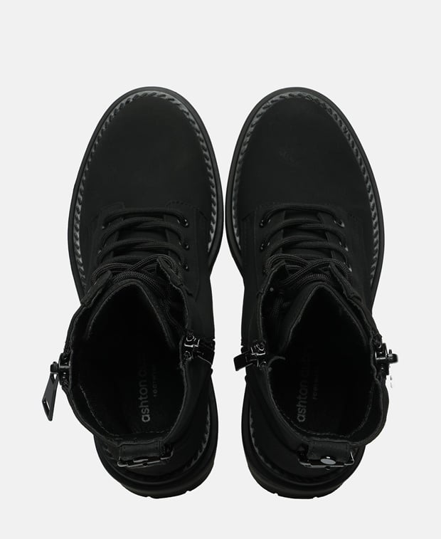 Schnürboots