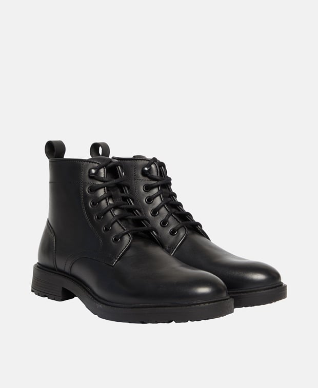 Schnürstiefeletten