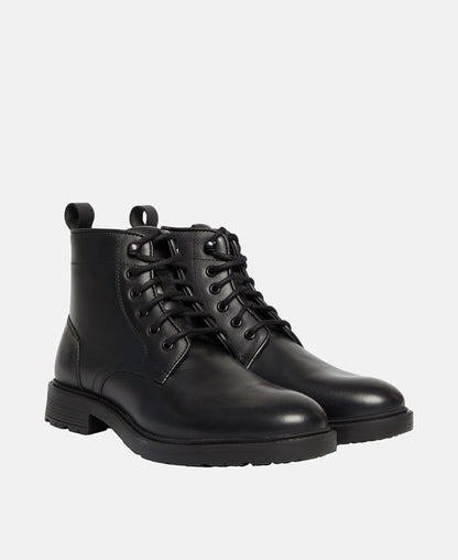 Schnürstiefeletten