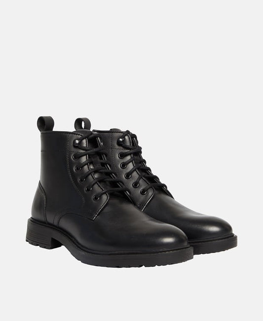 Schnürstiefeletten