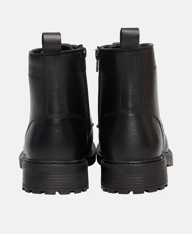 Schnürstiefeletten