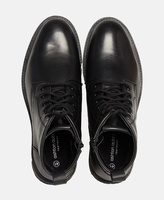 Schnürstiefeletten