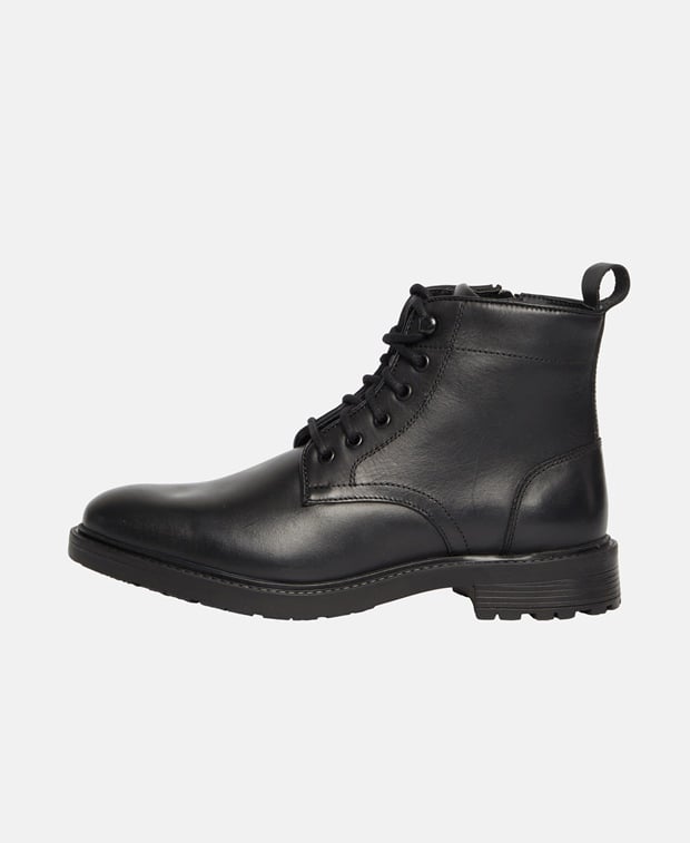 Schnürstiefeletten