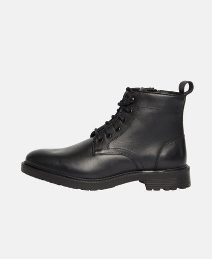 Schnürstiefeletten