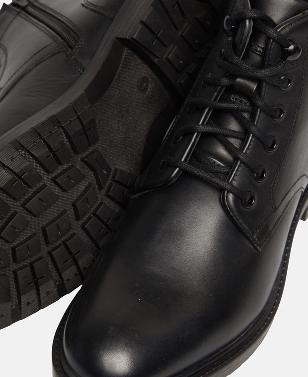 Schnürstiefeletten