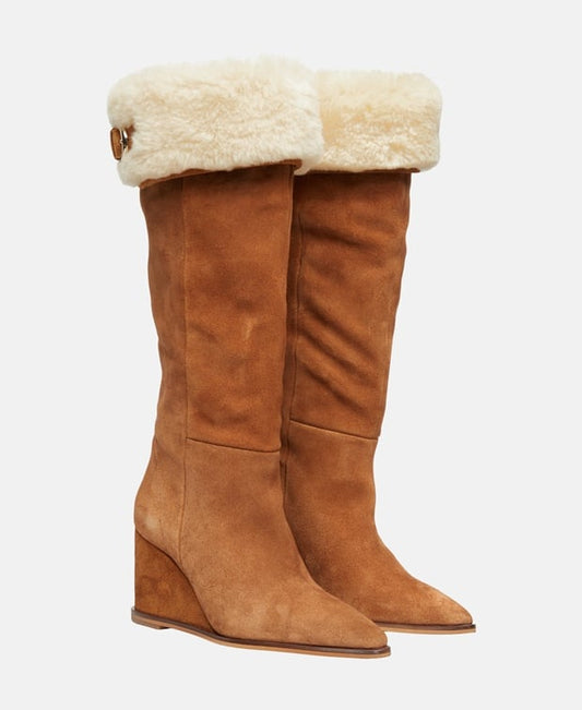 Stiefel mit Keilabsatz