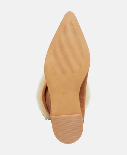 Stiefel mit Keilabsatz