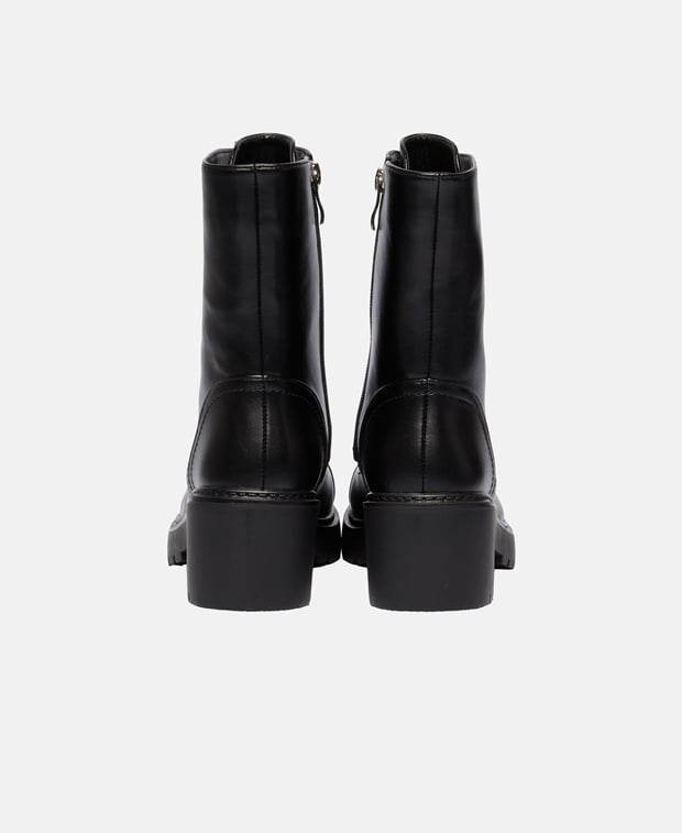 Schnürstiefeletten