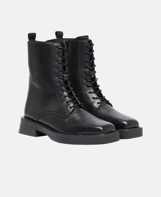 Schnürstiefeletten