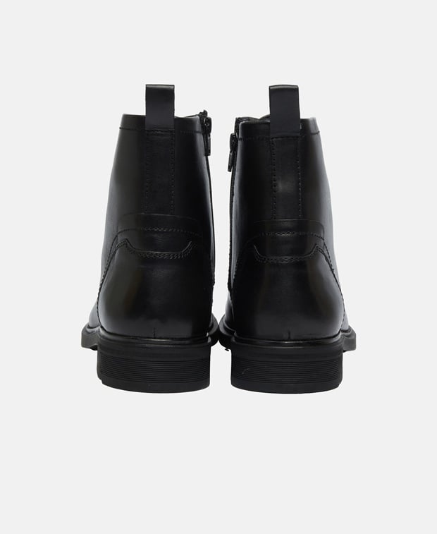 Schnürstiefeletten