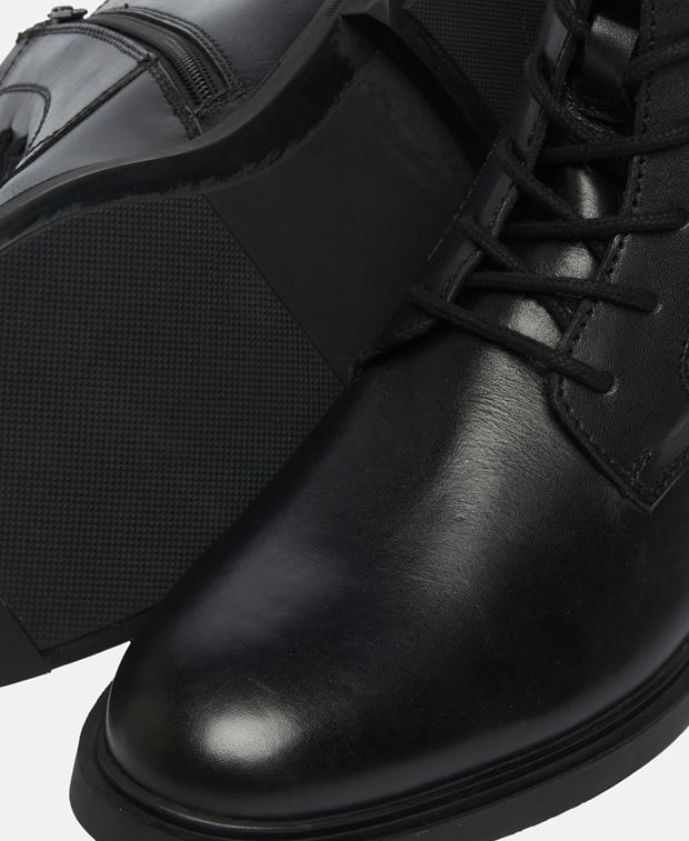 Schnürstiefeletten