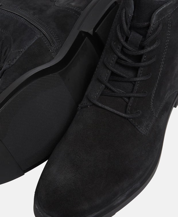 Schnürstiefeletten