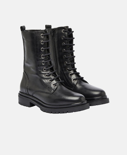 Schnürstiefeletten