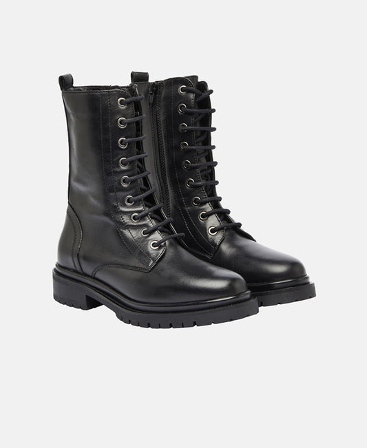Schnürstiefeletten