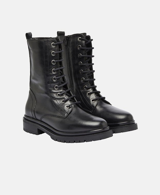 Schnürstiefeletten