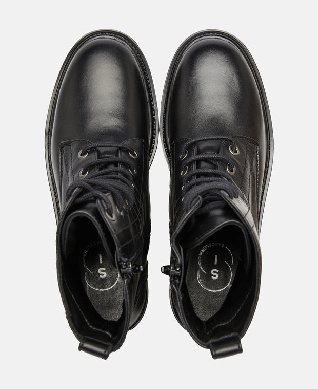 Schnürstiefeletten