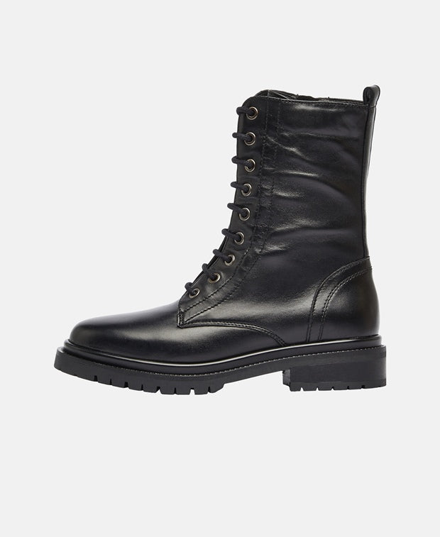 Schnürstiefeletten