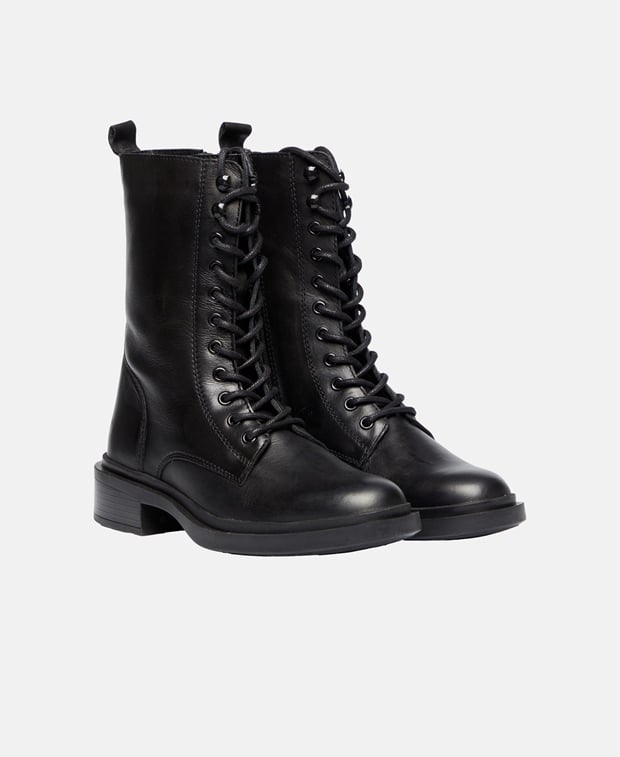 Schnürstiefeletten