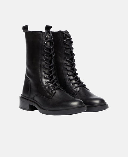 Schnürstiefeletten