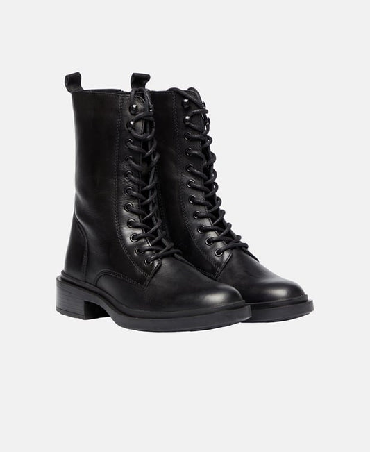 Schnürstiefeletten