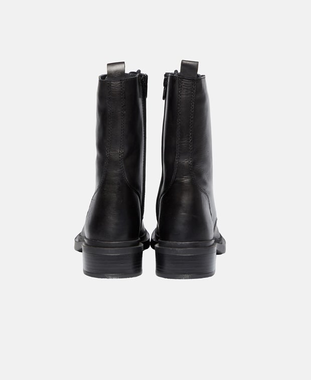 Schnürstiefeletten
