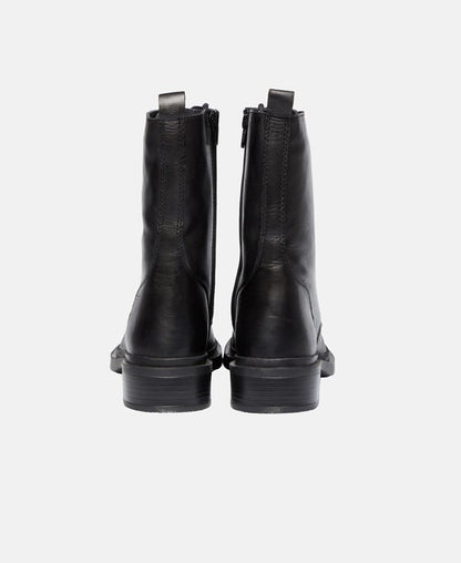 Schnürstiefeletten