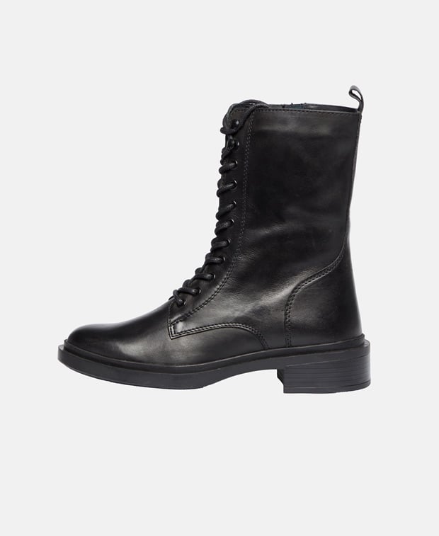 Schnürstiefeletten