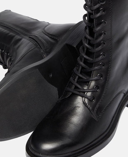 Schnürstiefeletten