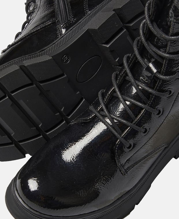 Schnürstiefeletten