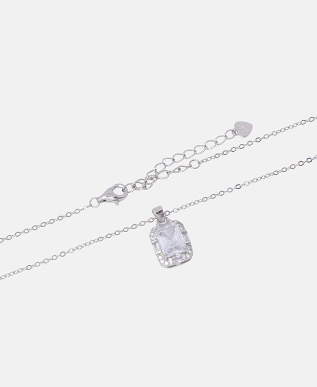 Halskette mit Anhänger