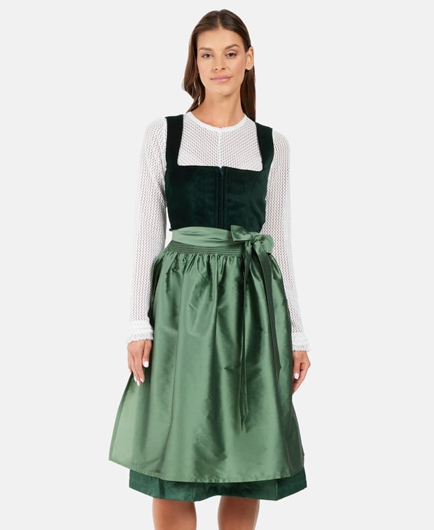 Dirndl mit Schürze