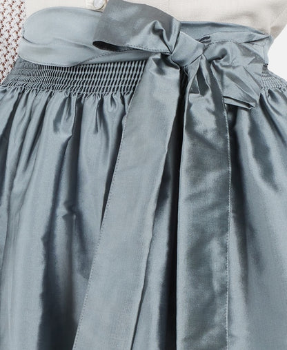 Dirndl mit Schürze