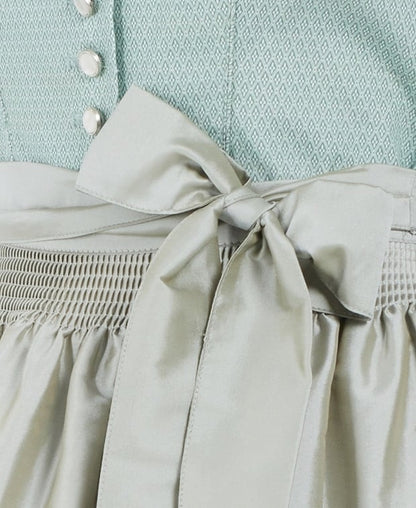 Dirndl mit Schürze
