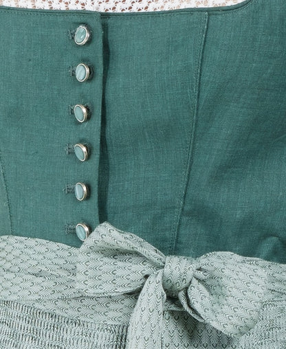 Dirndl mit Schürze