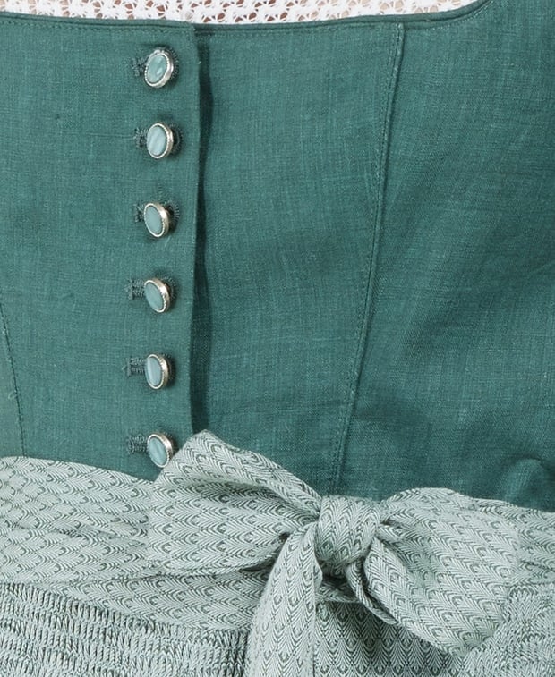 Dirndl mit Schürze