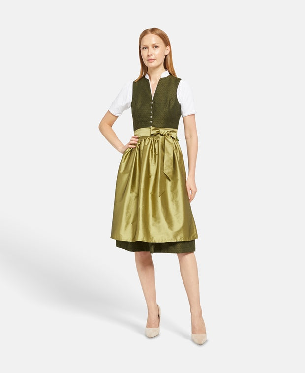 Dirndl mit Schürze